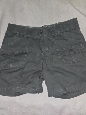 Gloria Vanderbilt Green Shorts sz 6 Casual Travel Outdoor